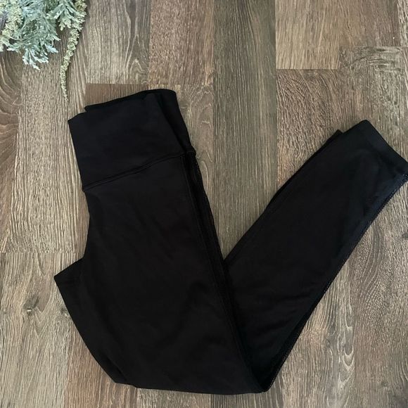 Lululemon🍋High Times Crop Mesh - Picture 1 of 11